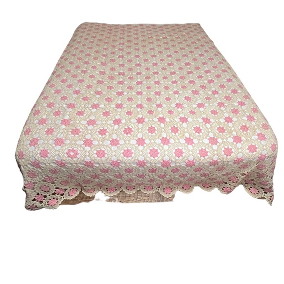 Vintage Mid Century Crocheted Pink & Ecru Queen Size Coverlet - Picture 6 of 8